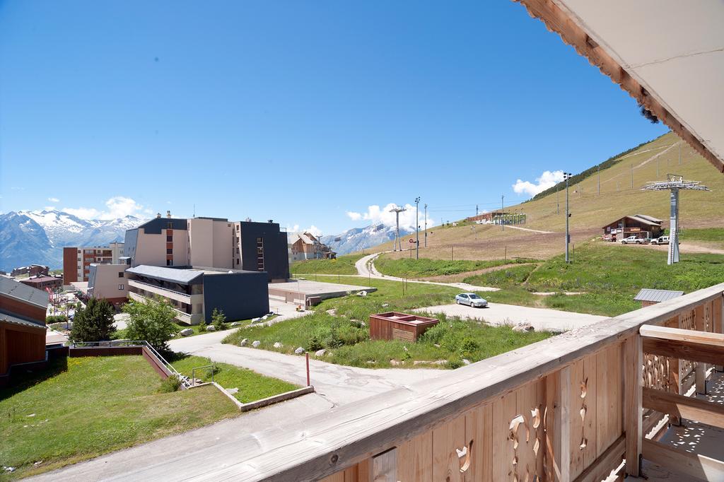 Madame Vacances Hotel Le Christina Alpe d'Huez Exterior photo